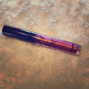 Kylie Jenner lip gloss. Shots